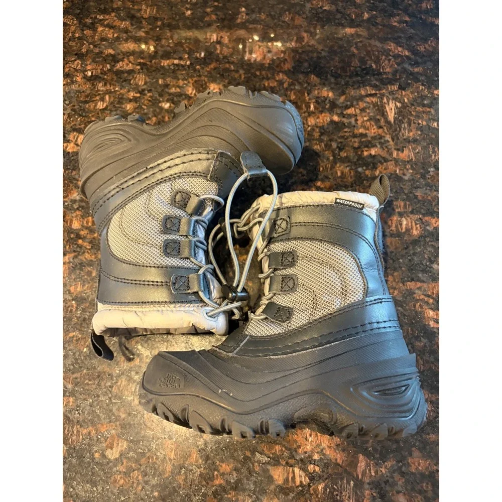 The North Face Alpenglow Snow Boots Toddler 10 Gray Black Waterproof Excellent